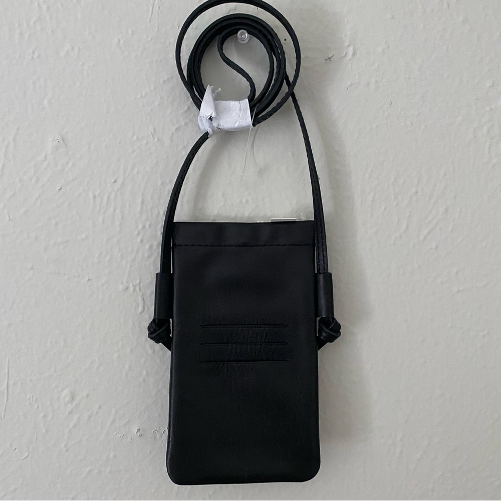 Madewell The Leather Smartphone Crossbody Bag.